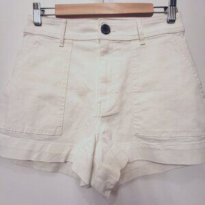 H&M Shorts Women 6 Ivory Chino Mid Rise 3" inseam w/outside front pocket…